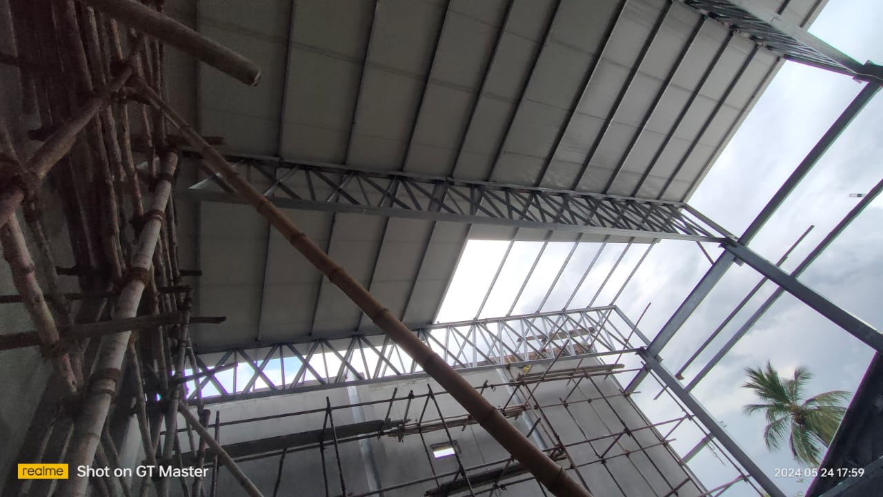 Auditorium roof truss apex detail